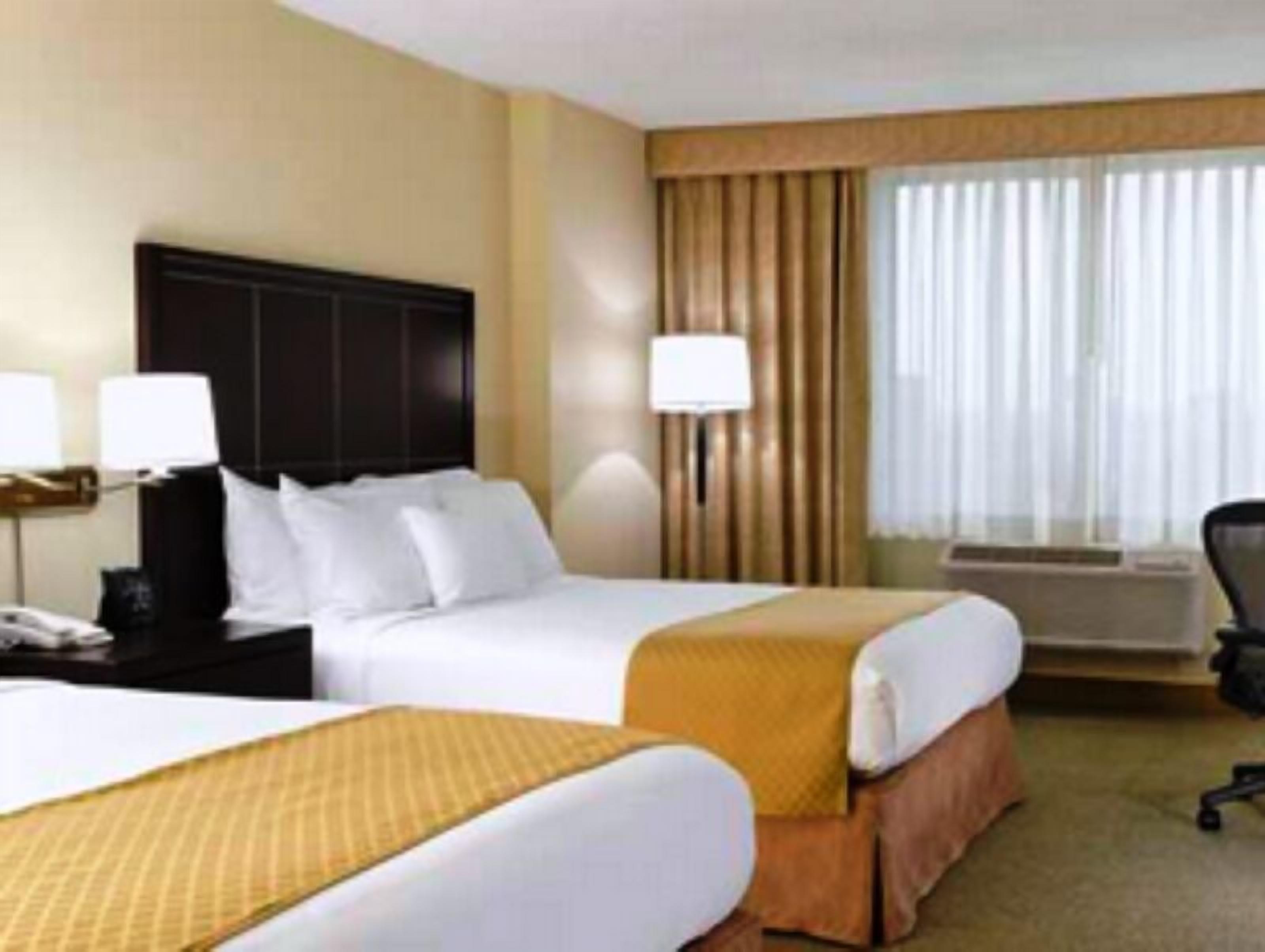 Premium bedding, in-room safe, desk, iron/ironing board