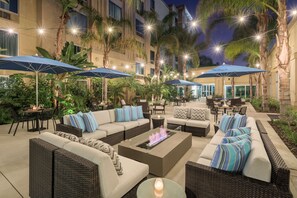 Courtyard - DoubleTree by Hilton Los Angeles - Commerce (Los Angeles)