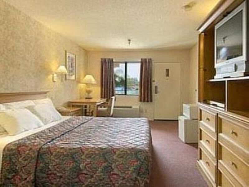 In-room safe, desk, laptop workspace, iron/ironing board