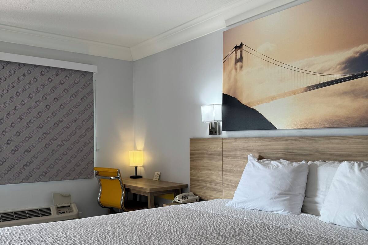 Deluxe Room, 1 King Bed, Non Smoking