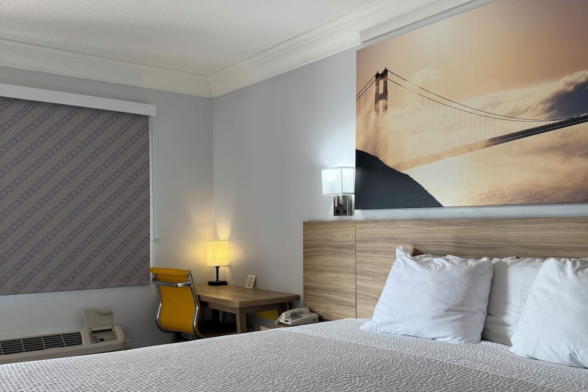 Deluxe Room, 1 King Bed, Non Smoking