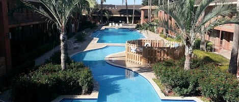 2 outdoor pools