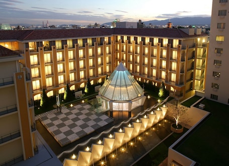 Courtyard. Miyako Hotel Kyoto Hachijo