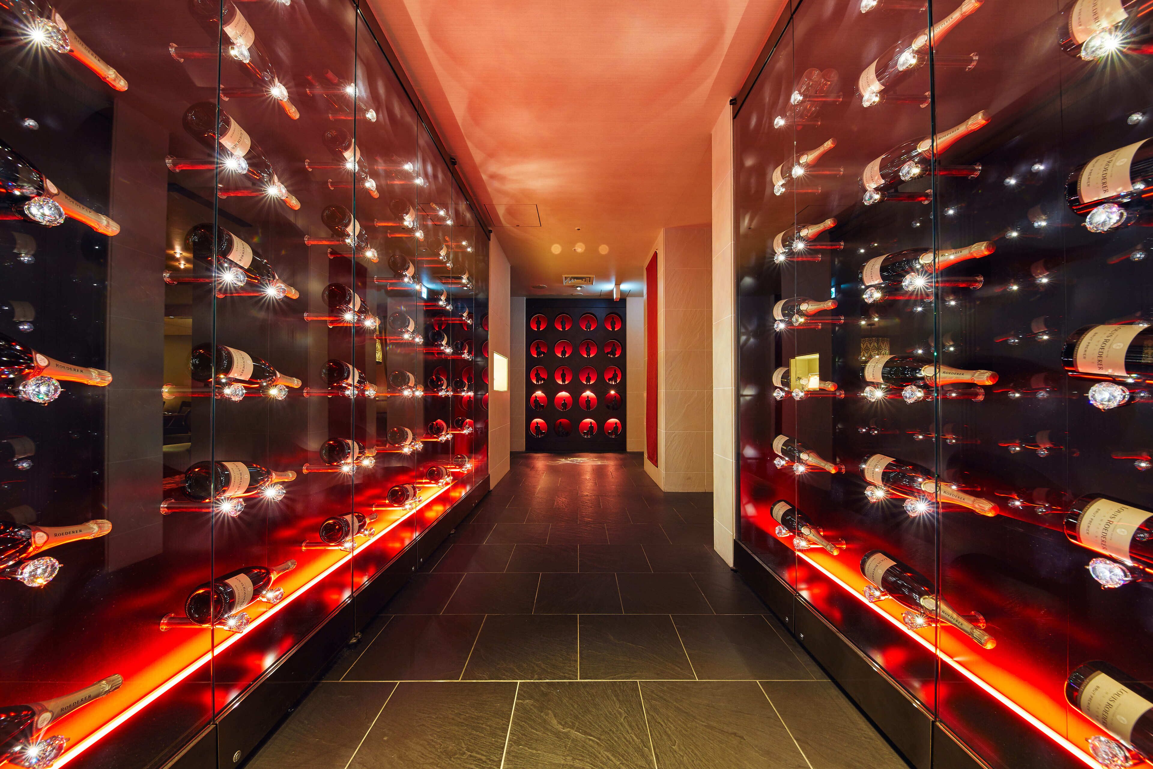 4 restaurants, breakfast, lunch, dinner served; chinese cuisine