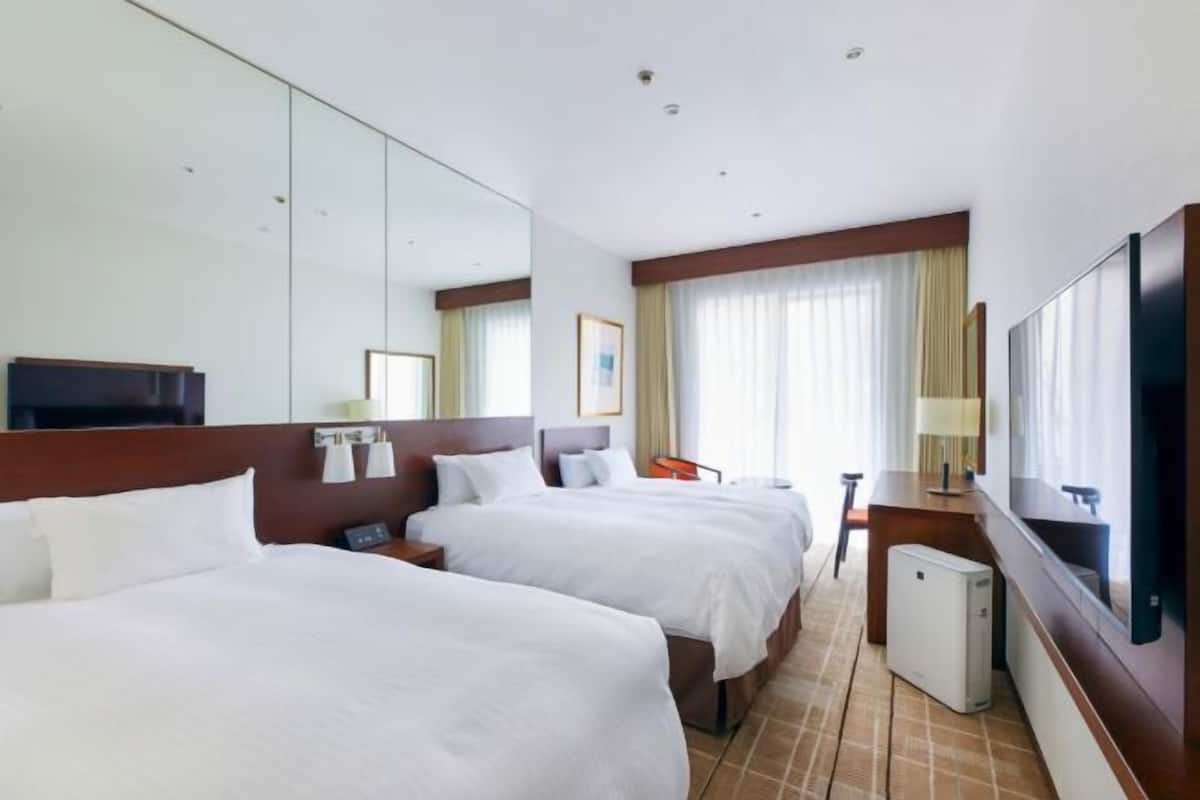 Down duvets, laptop workspace, blackout curtains, free WiFi