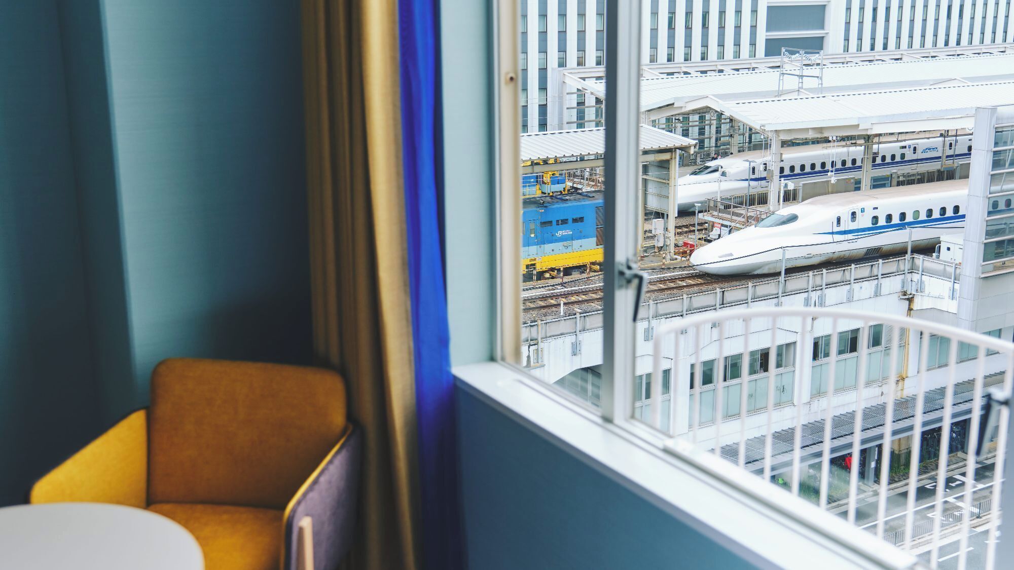 premium floor superior twin trainview non-smoking | 1 bedroom, down duvets, laptop workspace, blackout curtains