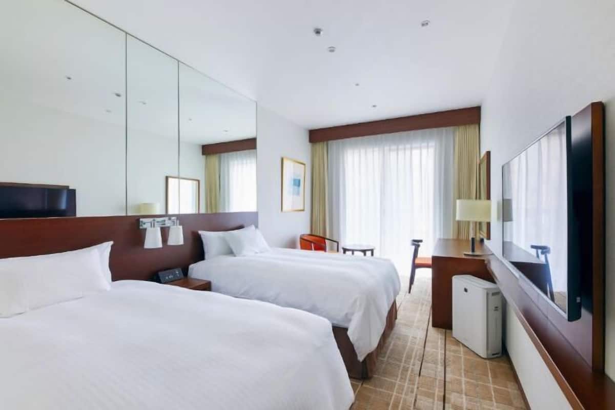 Down duvets, laptop workspace, blackout curtains, free WiFi