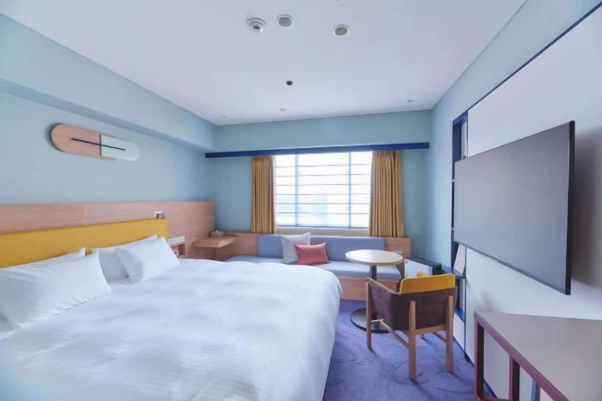 Down duvets, laptop workspace, blackout curtains, free WiFi