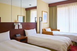 Tvåbäddsrum - icke-rökare - annex (South Wing) | Duntäcken, arbetsyta för laptop, mörkläggningsgardiner och gratis wi-fi