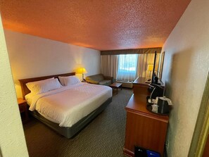 Single Room, 1 King Bed | 1 bedroom, desk, blackout drapes, iron/ironing board