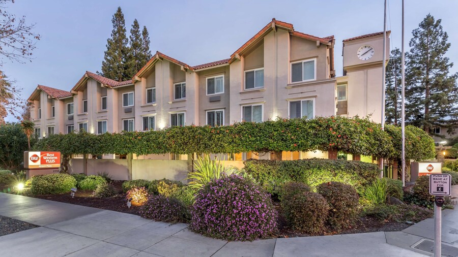 Best Western Plus Airport Plaza