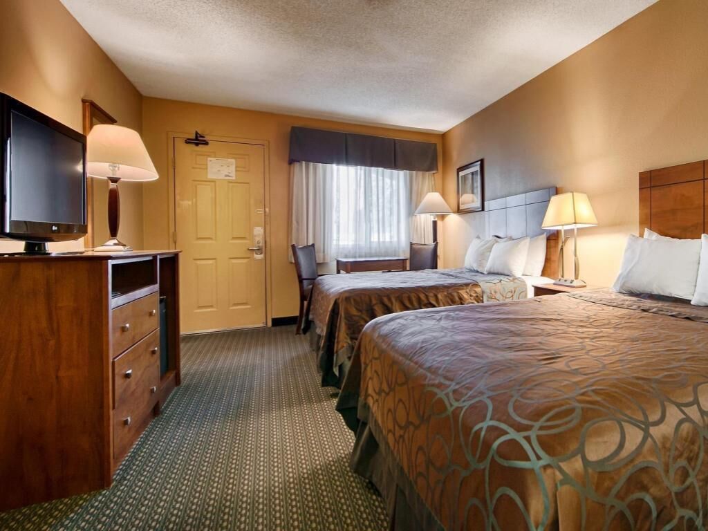 Premium bedding, desk, iron/ironing board, cribs/infant beds