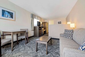 Literie de qualité supérieure, bureau, fer et planche à repasser