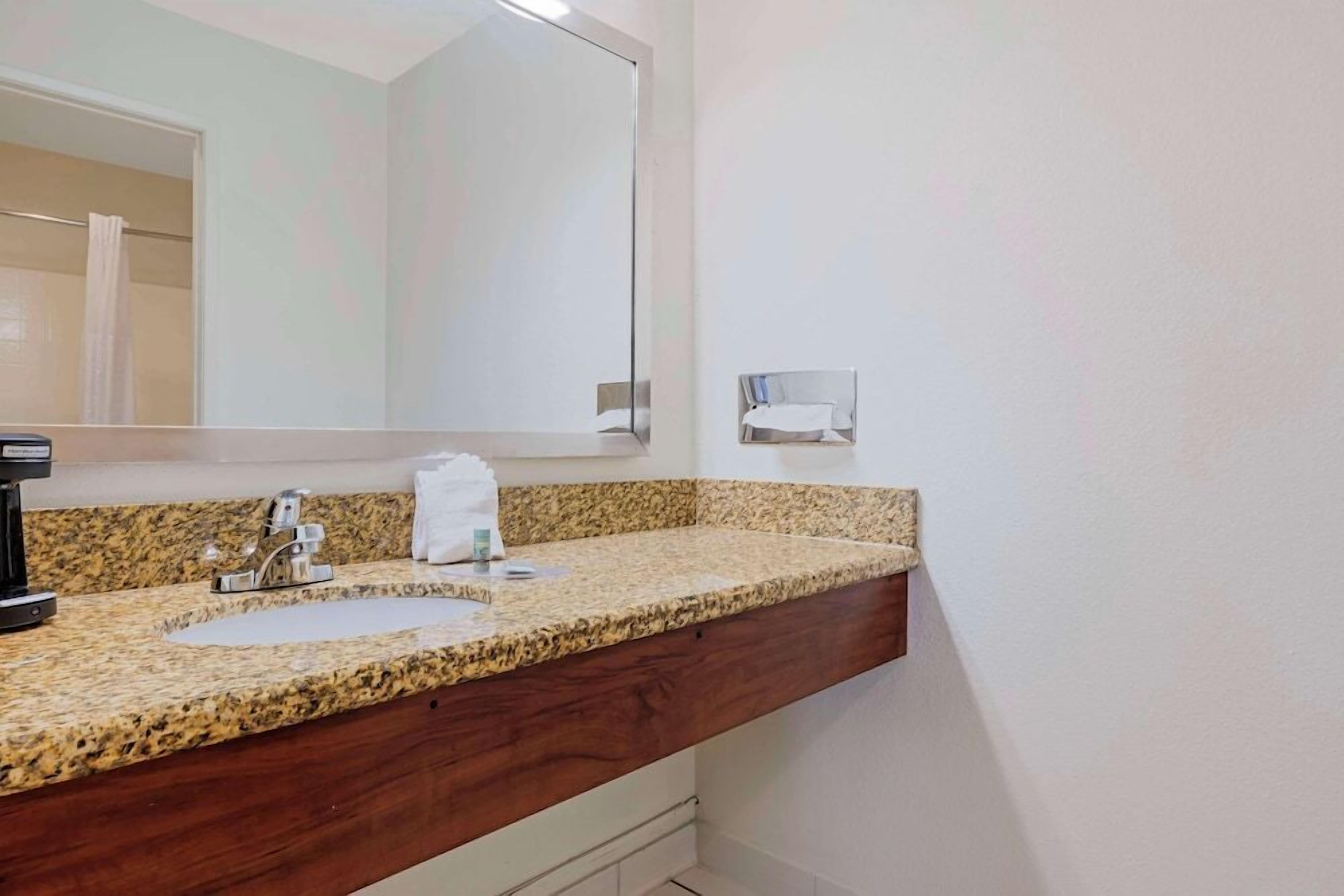Bathroom | Free toiletries, hair dryer, towels, soap