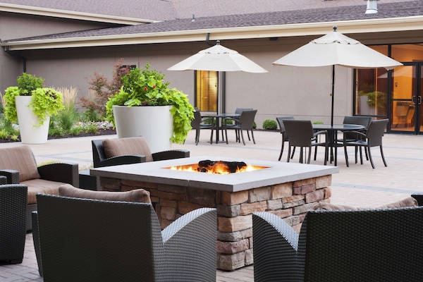 Premium bedding, in-room safe, desk, laptop workspace