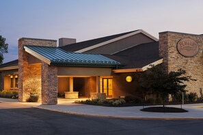 Breakfast, lunch and dinner served - DoubleTree by Hilton Collinsville - St. Louis (Collinsville)