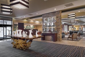 Lobby - DoubleTree by Hilton Collinsville - St. Louis (Collinsville)