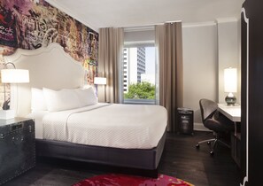 In-room safe, desk, iron/ironing board, free WiFi - Hotel Indigo Atlanta Midtown by IHG (Atlanta)