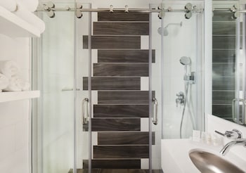 Shower, free toiletries, hair dryer, towels at Hotel Indigo Atlanta Midtown, an IHG Hotel