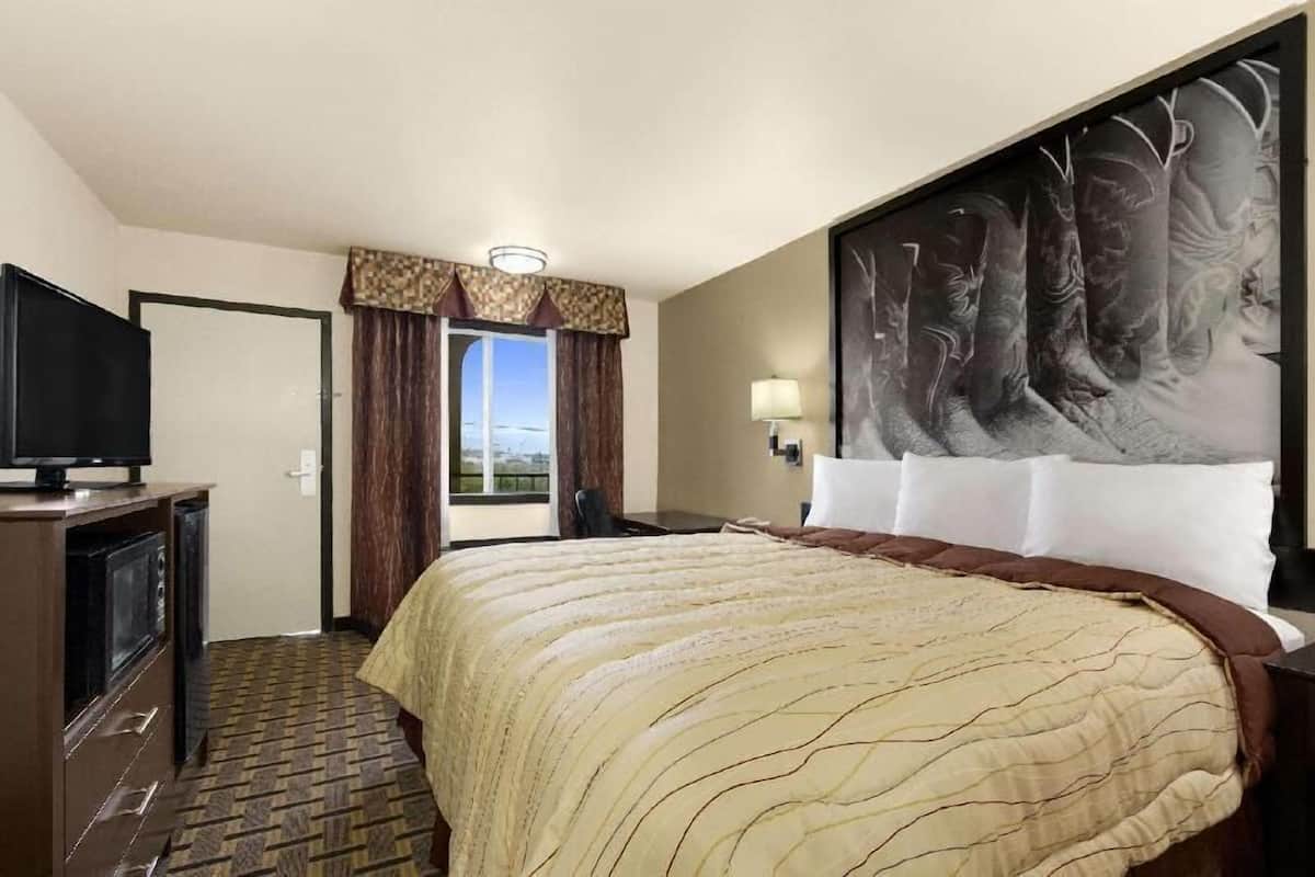Desk, iron/ironing board, free WiFi, bed sheets