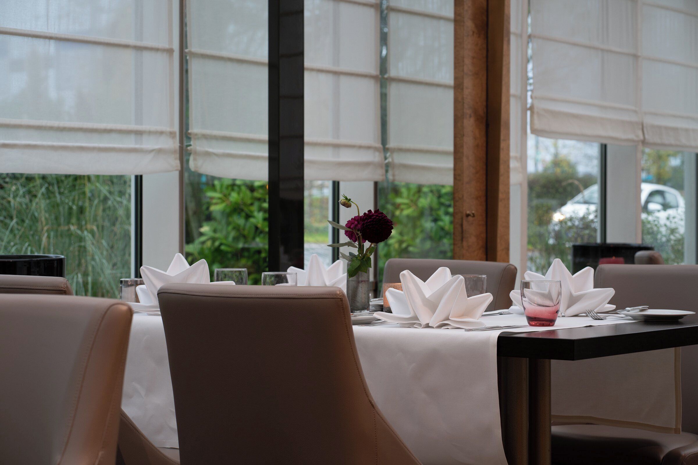 breakfast, lunch, dinner served; international cuisine