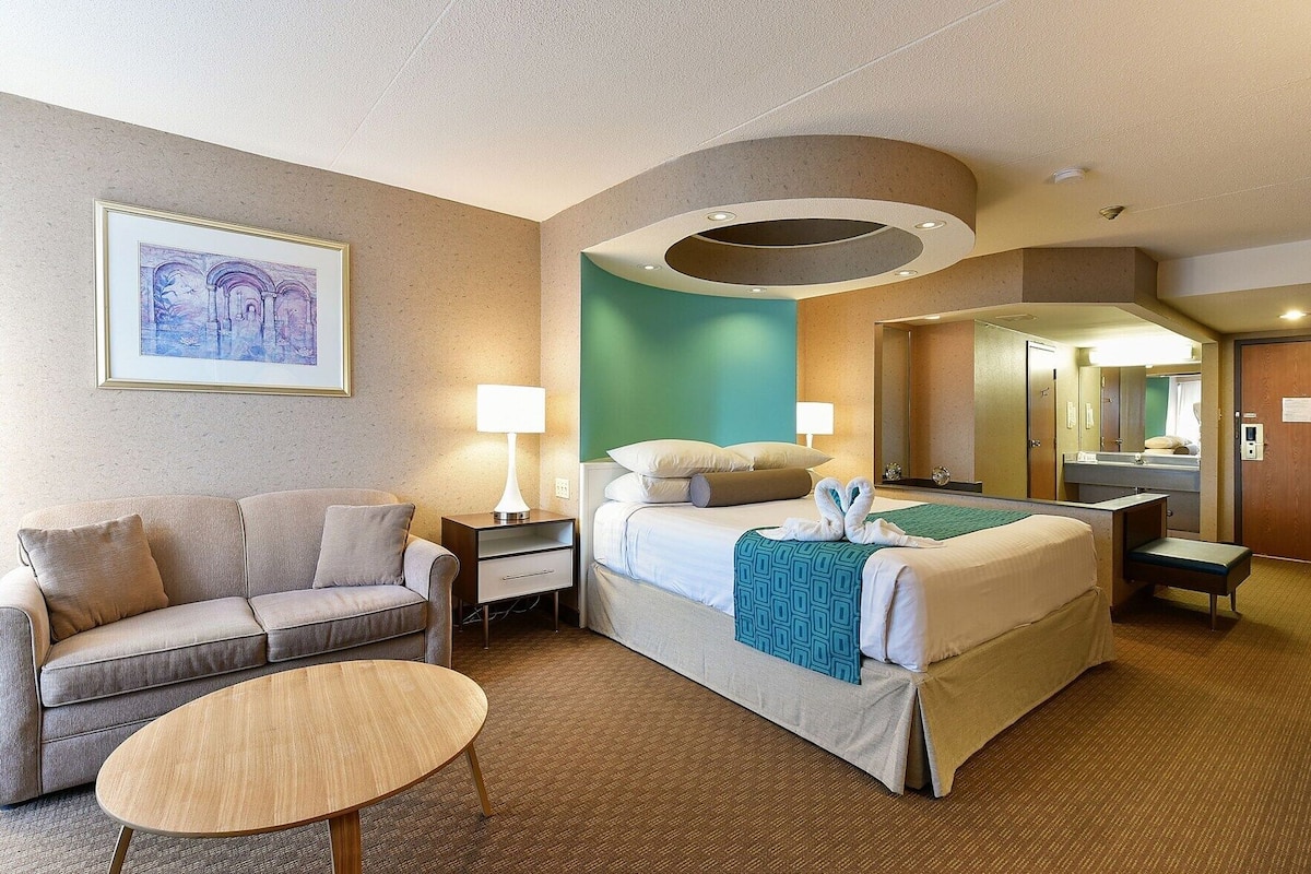 Premium bedding, in-room safe, desk, blackout curtains