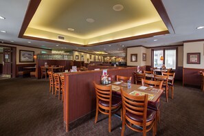 4 restaurants, breakfast, lunch, dinner served; American cuisine