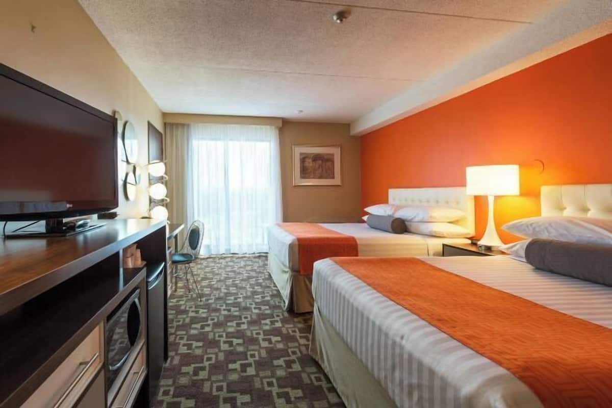 Premium bedding, in-room safe, desk, blackout drapes