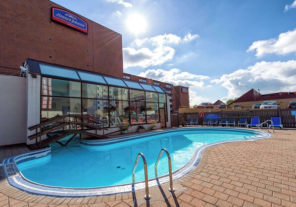 Indoor pool, seasonal outdoor pool, sun loungers