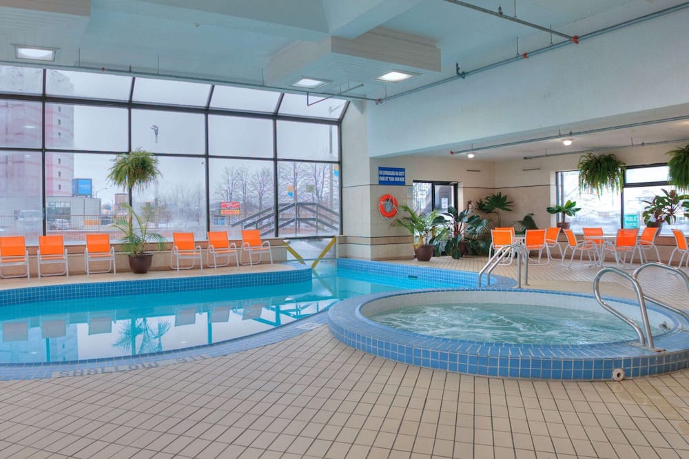 Howard Johnson Plaza by Wyndham by the Falls Niagara Falls