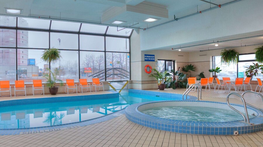 Howard Johnson Plaza by Wyndham by the Falls Niagara Falls