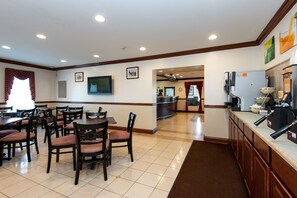 Free daily English breakfast - Quality Inn & Suites Quakertown - Allentown (Quakertown)