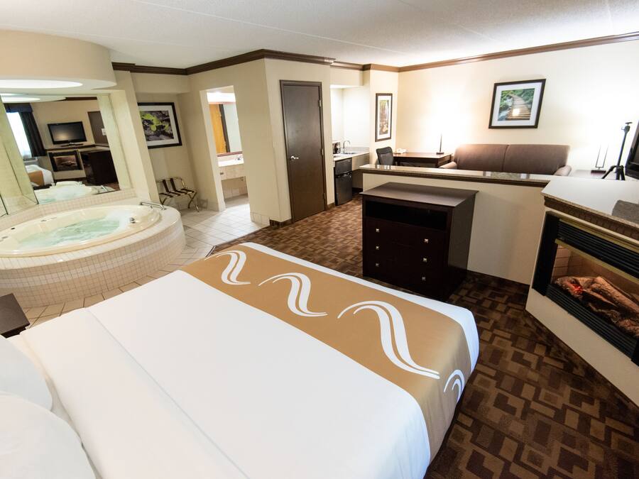 1 bedroom, premium bedding, pillow-top beds, in-room safe