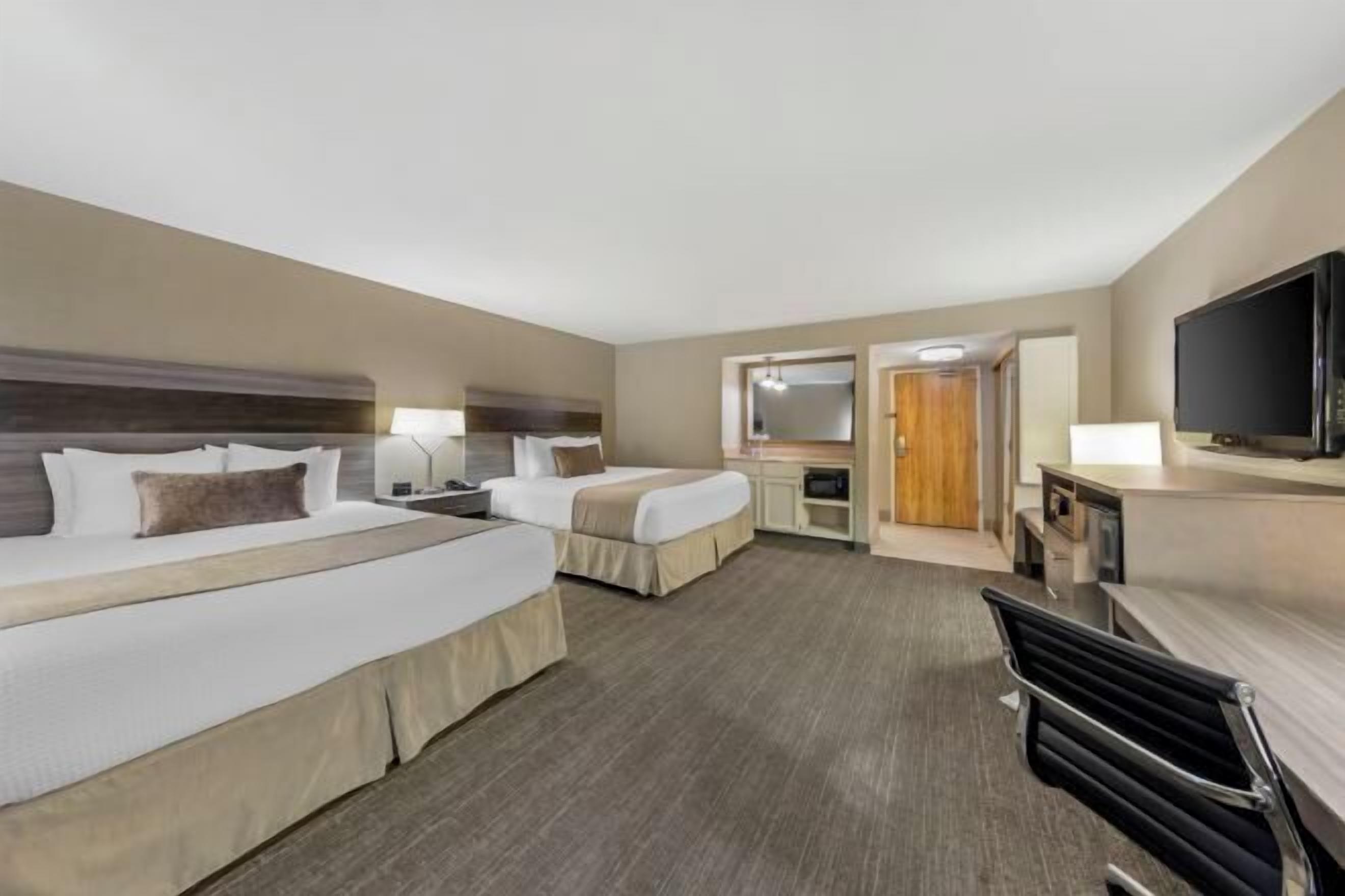 Premium bedding, blackout drapes, iron/ironing board