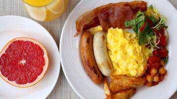 Desayuno a la carta todos los días (con cargo)