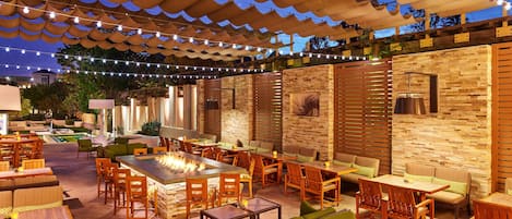 Der serveres morgenmad, frokost, aftensmad og californiske retter