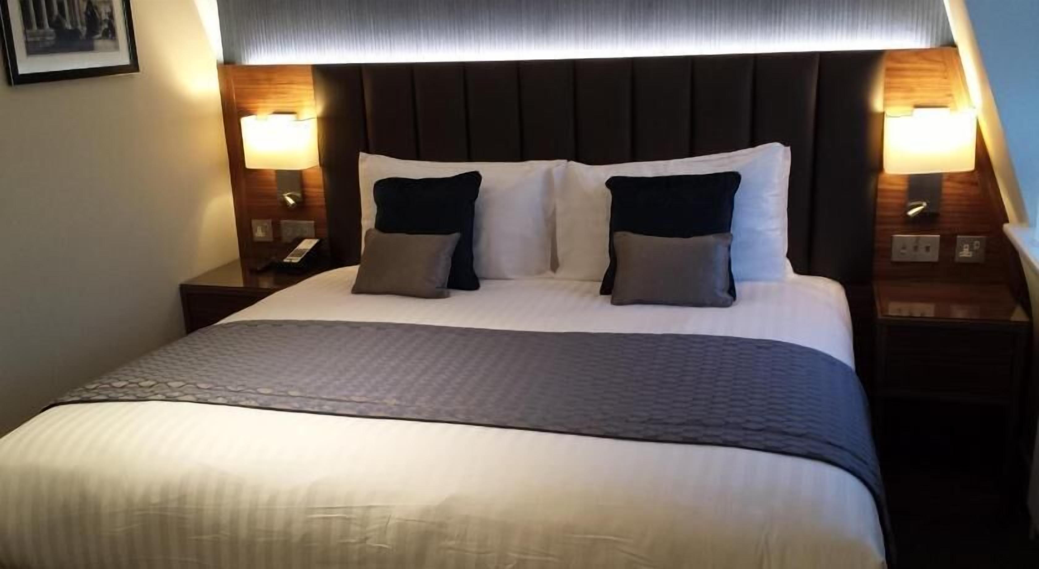 In-room safe, desk, blackout drapes, soundproofing