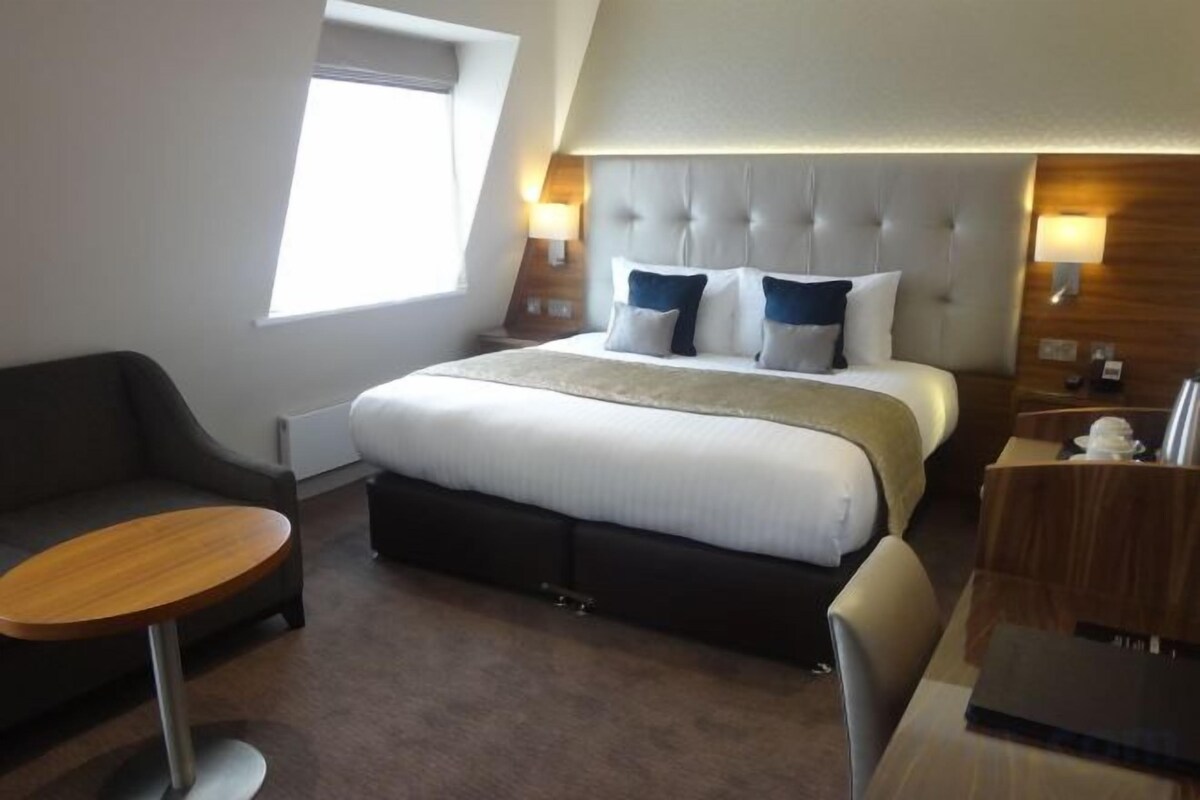 In-room safe, desk, blackout drapes, soundproofing