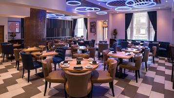 Daily full breakfast (GBP 11.00 per person)