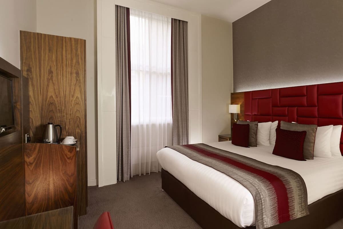 In-room safe, desk, blackout drapes, soundproofing