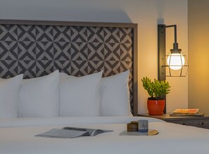 Ropa de cama de alta calidad, escritorio y sistema de insonorización 