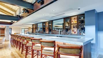 Phục vụ bữa tối và happy hour