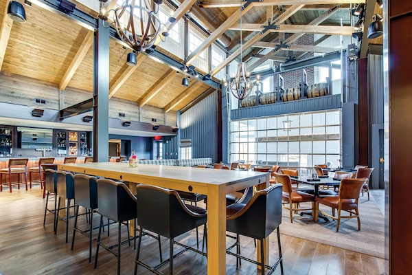 Se sirven desayunos, comidas, cenas y cocina del sur de EUA