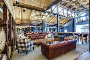 Serves dinner and happy hour - The Campbell House Lexington, Curio Collection by Hilton (Lexington)