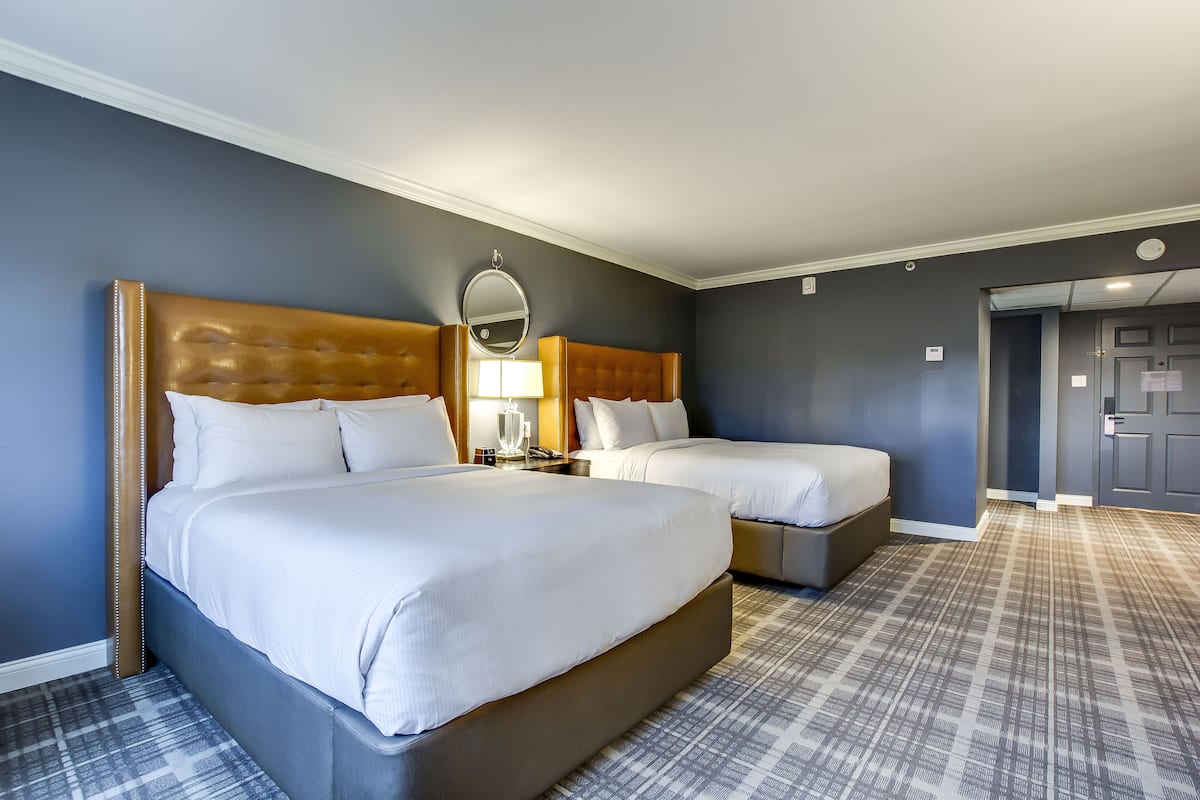 Suite, 1 habitación | Ropa de cama de alta calidad y caja de seguridad en la habitación