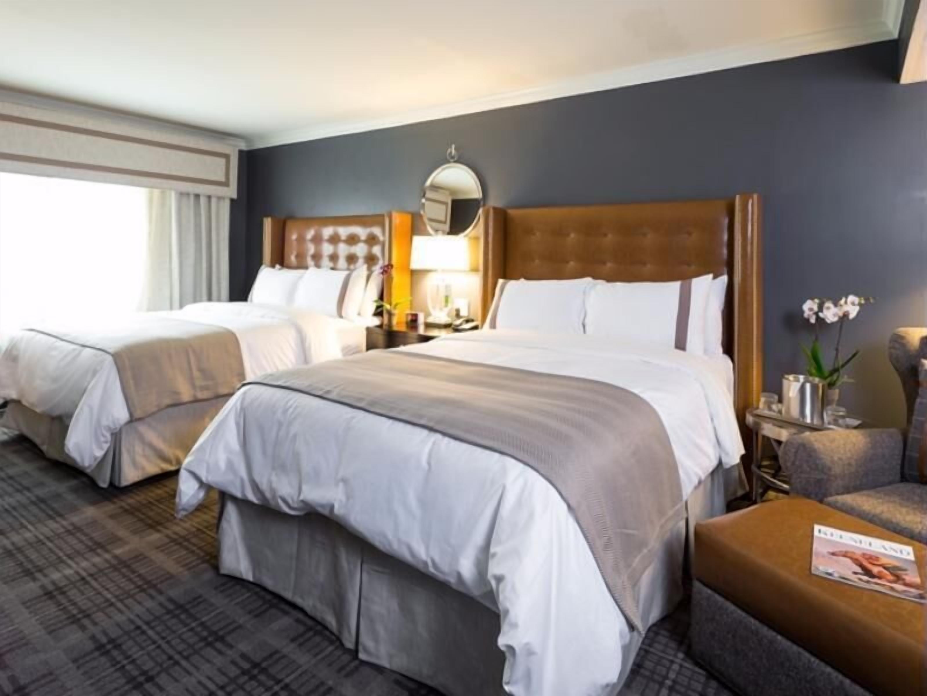 Premium bedding, in-room safe, desk, laptop workspace