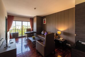 Minibar, in-room safe, desk, laptop workspace