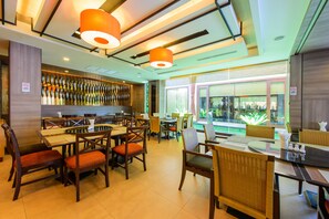 Daily buffet breakfast (THB 300 per person)