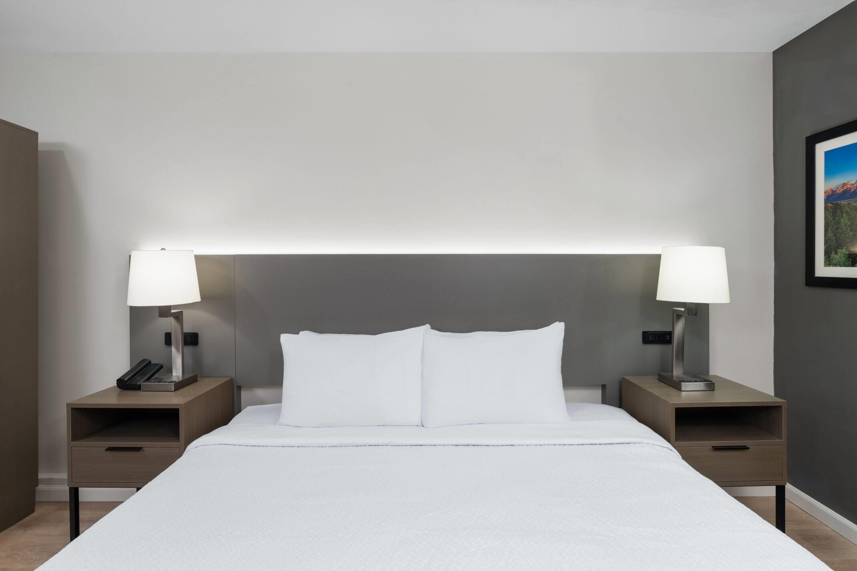 Room, 1 King Bed, Mobility Accessible, Non Smoking (Roll-in Shower) | Desk, blackout drapes, iron/ironing board, free cribs/infant beds