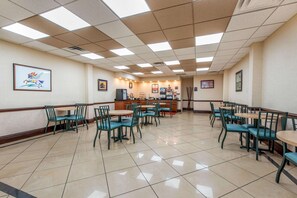 Coffee service - Econo Lodge Louisville Downtown (Louisville)